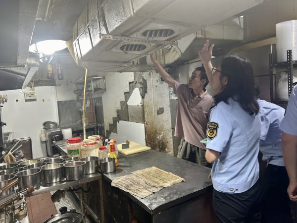 深富优配 外卖大战前先问干净吗？刚花千万买下外卖点就整改，杭州大哥咬牙：房租全免！