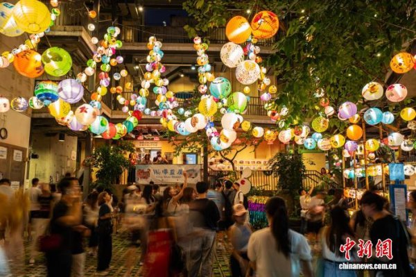 永利策略 （机遇香港）国庆中秋假期约139.4万人次内地旅客来访 香港多行业受惠