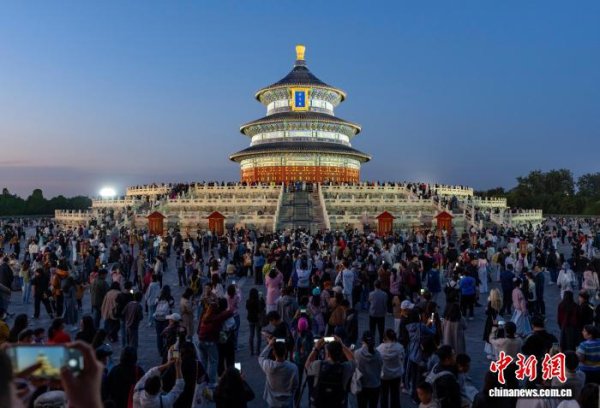 鼎红金投 国庆中秋假期北京接待游客超2509万人次 入境游增长显著